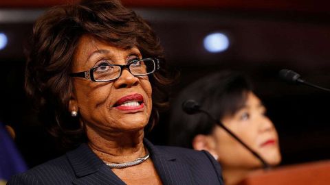 Waters volvió a cuestionar al presidente Trump.