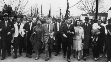 King, al lado de su esposa, Coretta Scott King, en una marcha a favor del derecho al voto para afroamericanos.