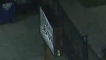 (dcha) La policía investiga la muerte de Freddie Brandon / (izda) Freddie Brandon