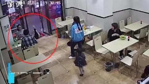 Embarazada se venga de niño