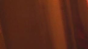 "¡Se está quemando!" gritó uno de los hombres en español para cerciorarse de ser entendido.