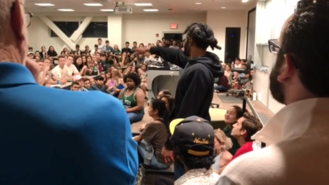 El lunes, los estudiantes de Cal Poly organizaron un encuentro de emergenci a para discutir el problema.
