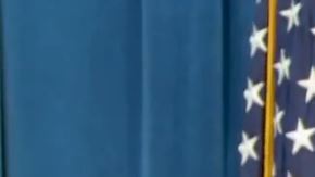 El senador Ricardo Lara (c)  y la senadora Holly J. Mitchell, ambos demócratas del condado de Los Ángeles.