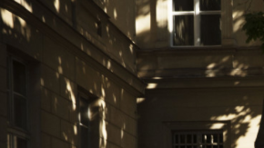 sin mucho presupuesto, grandes autos.