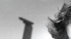 Shults en su época de servicio a la Marina.