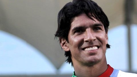 Sebastián Abreu se volvió realmente loco el sábado y agredió a la hinchada del Audax Italiano, su equipo.