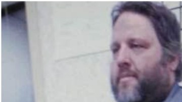 Tony Bussey perdió la mitad de su peso corporal en dos años.