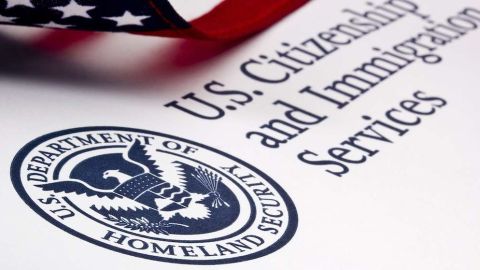 Trump plantea un "sobrecargo" del 10% a los trámites migratorios