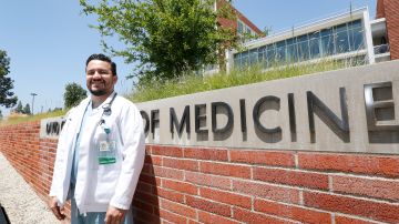 05/09/18/LOS ANGELES/ Former DACA recipient Joe Torres, and father of two little boys, will graduate from the David Geffen School of Medicine at UCLA onÊJune 1Êwith an M.D. and a masterÕs in public policy. (Photo by Aurelia Ventura/La Opinion)