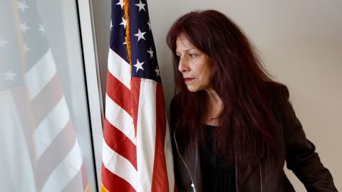05/14/18/ LOS ANGELES/ US citizen Sofia Johnson-Acevedo, with her attorneys Eric Price and Keith Ayers, holds a press conference to announce her lawsuit for 30 million against the Trump administration for deporting her five times. (Photo by Aurelia Ventura/La Opinion)