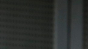 Sandra Ortega (d), es madre de una víctima de acoso, cuenta sobre los ataques a su hija de 13 años de edad. /  (Aurelia Ventura/La Opinion)