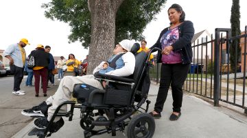 05/23/18/LOS ANGELES/ Guadalupe Ortiz with her disabled wheelchair bound son, Cristobal Fernandez, 27, joined South Central resident during a press conference to demand that the cracked and uneven sidewalks, pothole-riddled streets and backed up drainage systems that the city made a commitment to fix nearly 6 months ago get the repairs and maintenance they desperately need.  (Aurelia Ventura/ La Opinion)