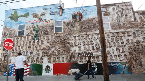El mural mide 24 por 27 pies / Foto: Aurelia Ventura.