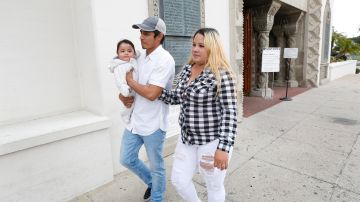 05/31/18 / LOS ANGELES/Salvadoran immigrant Julio Barahona with his wife Ana Rivas and 7 month old son Kevin, beneficiaries of the Julio Barahona fund. The Julio Barahona Exodus Fund, has helped free more than 15 asylum seekers on bond from the Adelanto Detention Center.  (Aurelia Ventura/La Opinion)