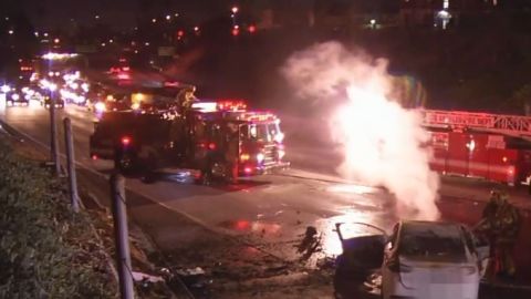 El accidente mortal ocurrió justo al norte del bulevar Santa Mónica.