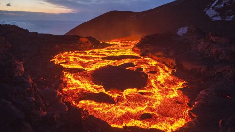 La lava puede superar los mil grados de temperatura.