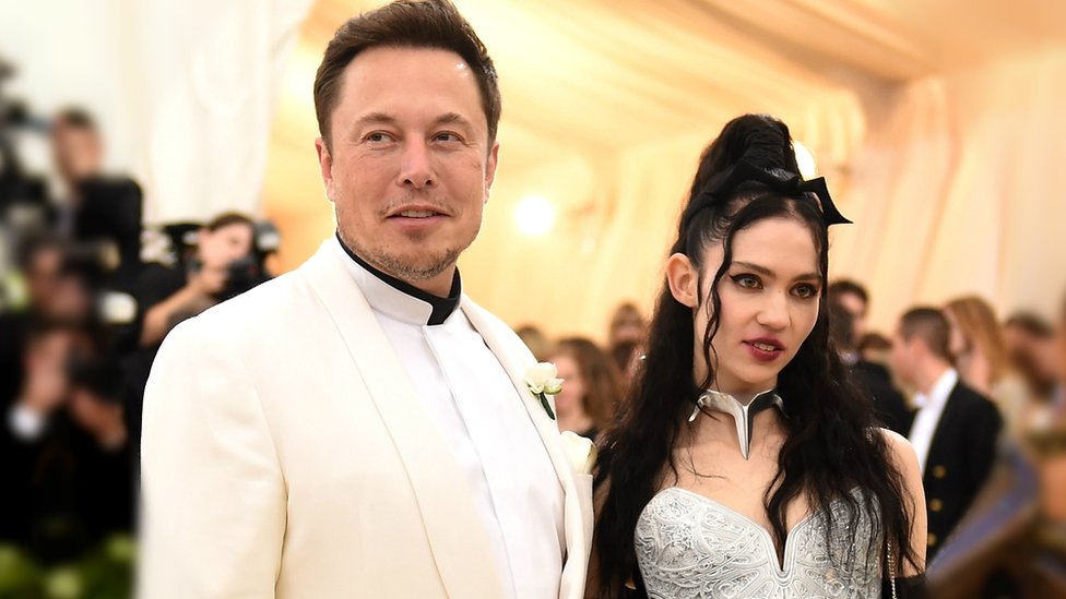 Elon Musk y Grimes.
