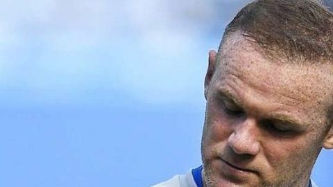 Wayne Rooney vuelve a las andadas con el alcohol.