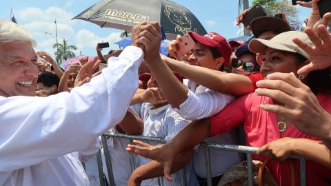 López Obrador sigue su gira como candidato de la coalición "Juntos haremos historia".