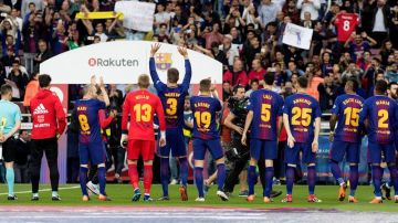 El Barcelona rindió homenaje al Día de las Madres en su partido ante el Villarreal CF. (Foto: EFE/Toni Albir)