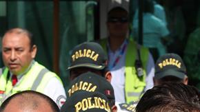El peruano Paolo Guerrero saluda a seguidores a su llegada a Lima (Foto: EFE/Ernesto Arias)
