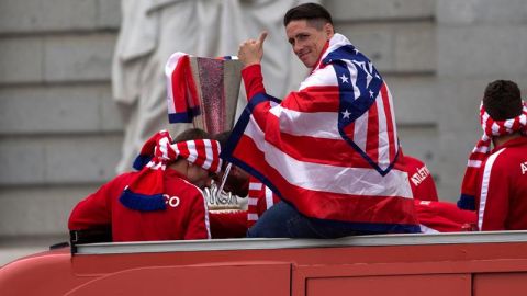 Fernando "Niño" Torres no pudo contener la emoción, tras celebrar en la Fuente de Neptuno