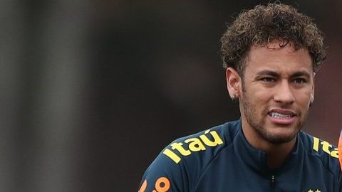 Neymar participó de lleno en el entrenamiento de Brasil. (Foto: EFE/ MARCELO SAYÃO)