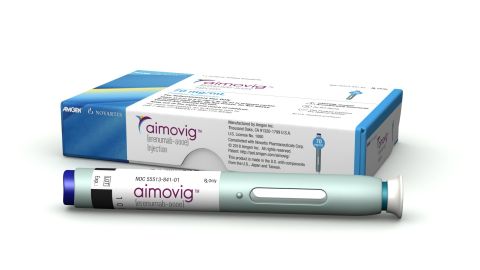 Paquete de Aimovig y el autoinyector. Cortesía Amgen