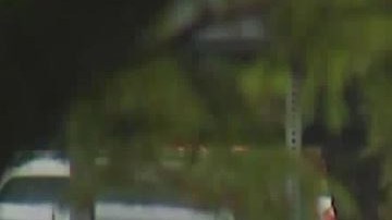 Las autoridades indagan en la escena del crimen