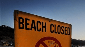 El baño se prohibe con frecuencia en las playas de San Diego por aguas contaminadas.