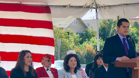 La vigilia patriótica es una tradición en Boyle Heights.