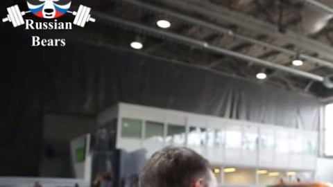 Un peculiar torneo de cachetadas se realiza en Rusia