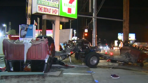 La camioneta fue completamente destrozada.