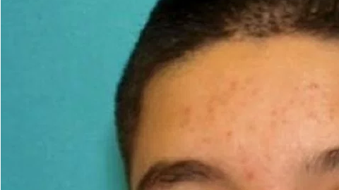 El chico es un buen estudiante que no ha sido diagnosticado con ninguna enfermedad mental.