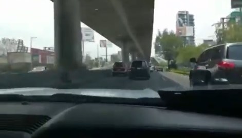 El choque fue grabado desde el interior del Mustang