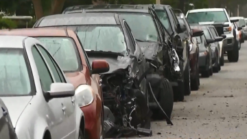 Varios autos han sufrido daños importantes.