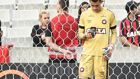 Aderbar Melo dos Santos Neto recibió fuertes críticas por su actitud en pleno partido
