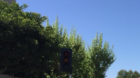 Bomberos y paramédicos en el lugar de la explosión en Aliso Viejo.