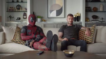 Deadpool se disculpa con David Beckham en un nuevo vídeo.