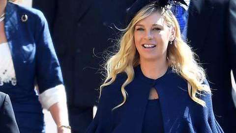 Cuando la joven Chelsy Davy realizó su entrada, más de uno y una se dio la vuelta.