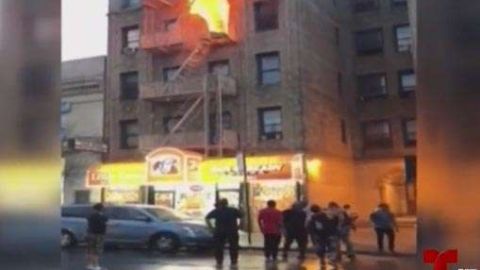 El residente pedía auxilio desde una ventana de una de las habitaciones.