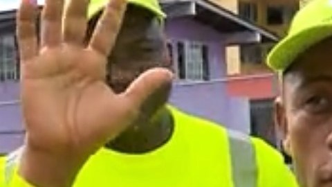 Gabriel Victoria, árbitro panameño que se dedica a la recolección de basura también.