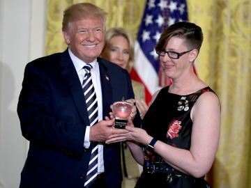 Mandy Manning es profesora de inglés y matemáticas a estudiantes refugiados e inmigrantes en Spokane