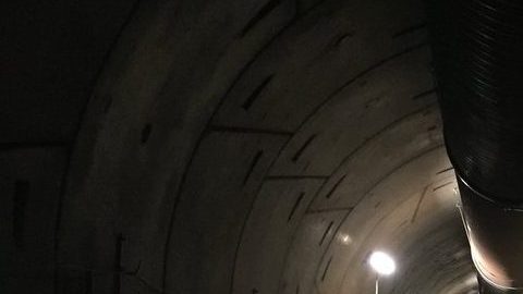 Túneles como este moverían autos y personas a 150 millas por hora.