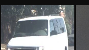 La policía publicó fotos del sospechoso y su vehículo.