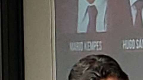 Hugo Sánchez (dcha.) junto a Mario Kempes en Nueva York.