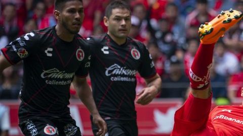 La chilena espectacular del colombiano Fernando Uribe en el Toluca-Xolos. (Foto: Imago7/Ismael Arroyo)