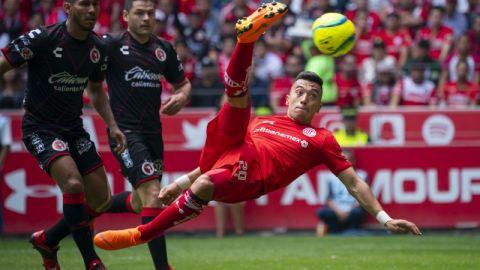 La chilena espectacular del colombiano Fernando Uribe en el Toluca-Xolos. (Foto: Imago7/Ismael Arroyo)