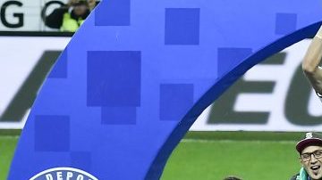 Santos celebra el título del Clausura 2018 de la Liga MX en la cancha del estadio Nemesio Diez. 
(Foto: Imago7 Etzel Espinosa)