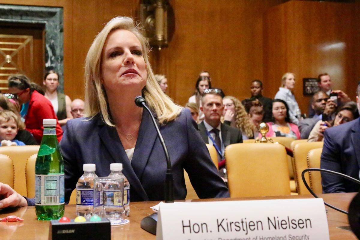 Kirstjen Nielsen advirtió que continuará la separación de familias en la frontera.